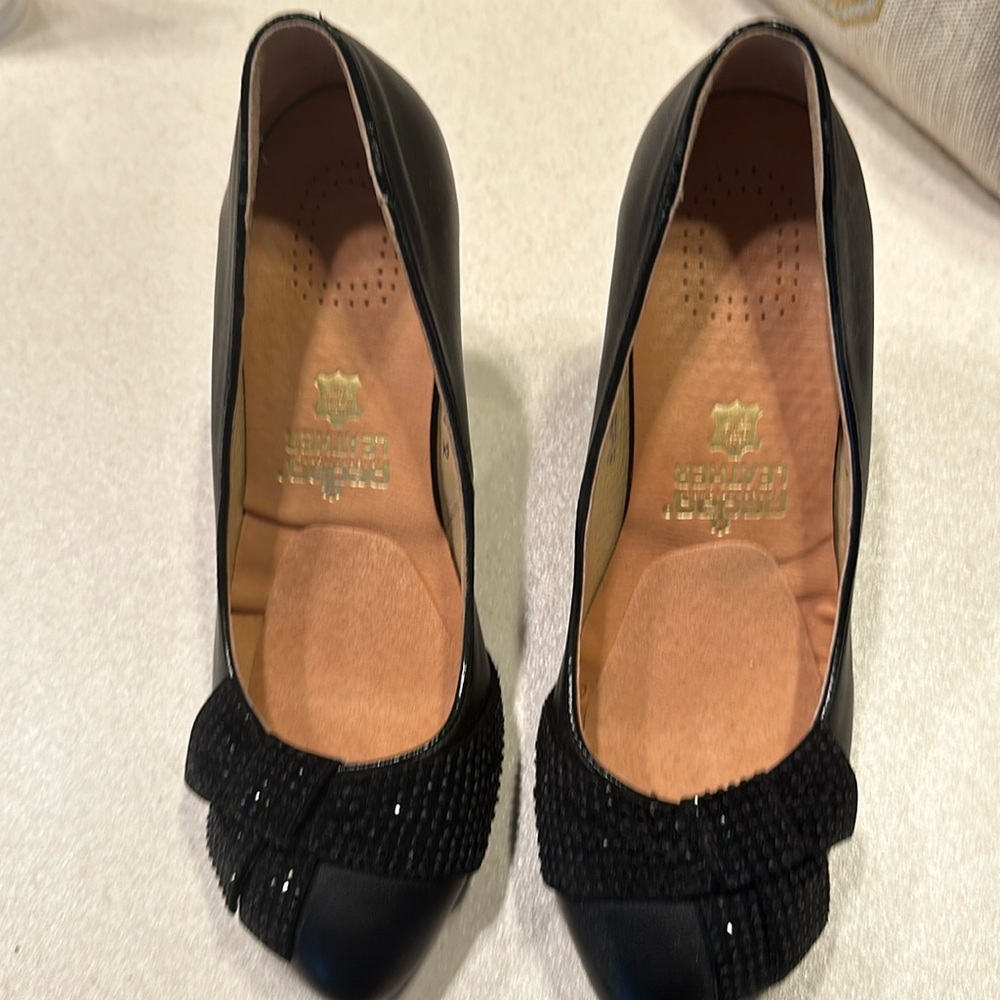 Elegant Black Heels with Bow Detail